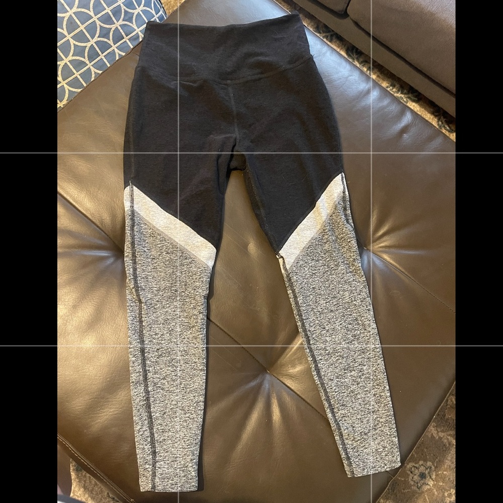 Beyond yoga color black leggings, Large